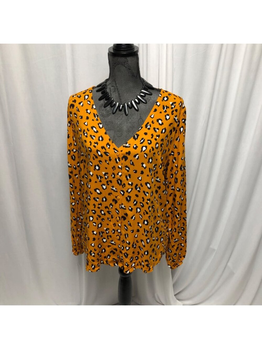 Vixbe Blouse Womens Sz Medium Mustard Black Animal Print Long Sleeve V-Neck Top